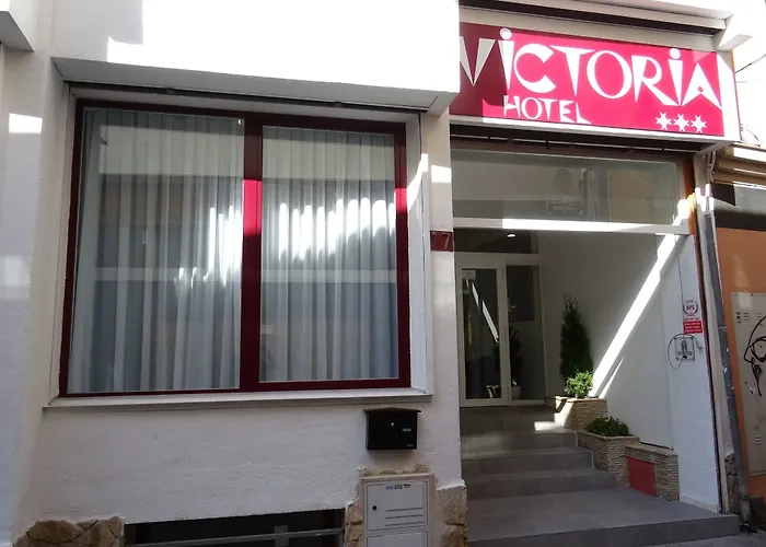 Victoria Hotel 3*
